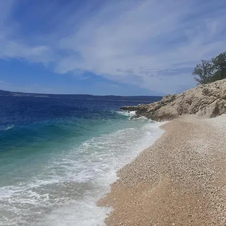 Blue アパート ブリビル